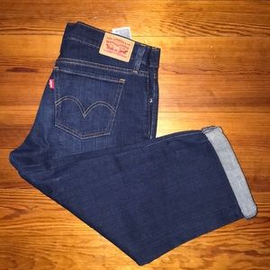 BNWOT Levis Boyfriend Jeans